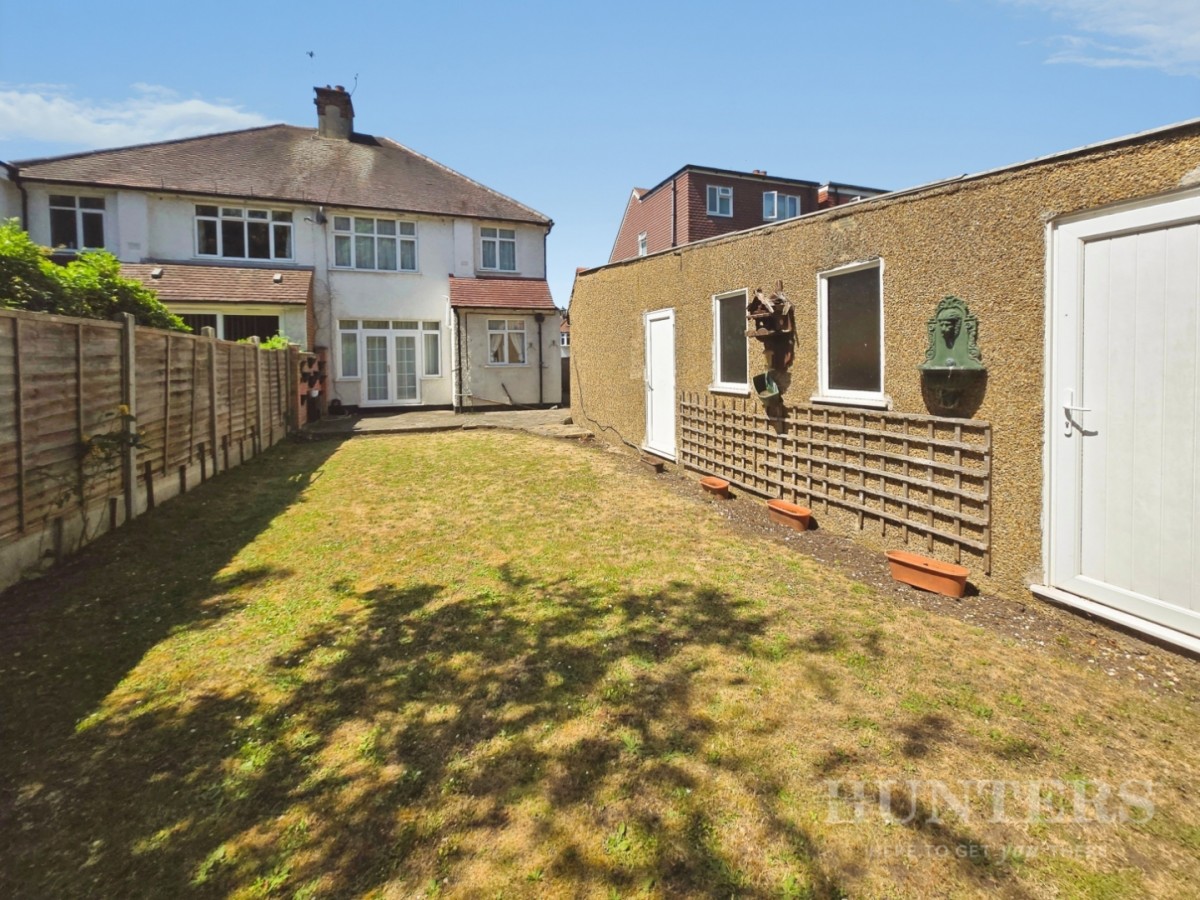 Derek Avenue, Wallington