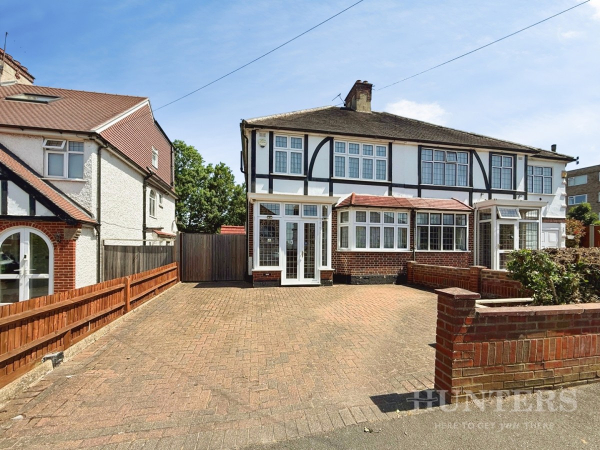 Derek Avenue, Wallington