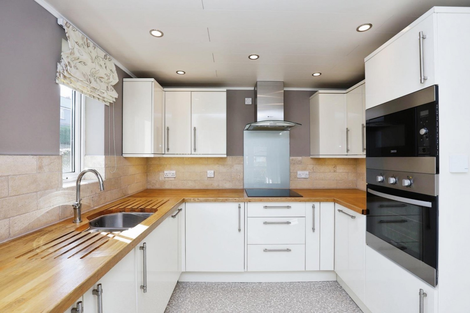 2 bedroom Flat for sale in Ranulf Court, Abbeydale Road South, Sheffield, S7 2PZ