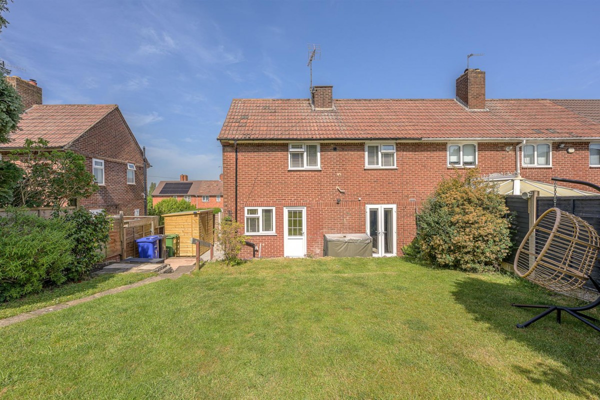 Oakfield Road, Wollescote, Stourbridge, DY9 9DL