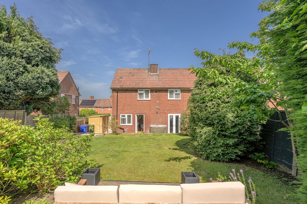 Oakfield Road, Wollescote, Stourbridge, DY9 9DL