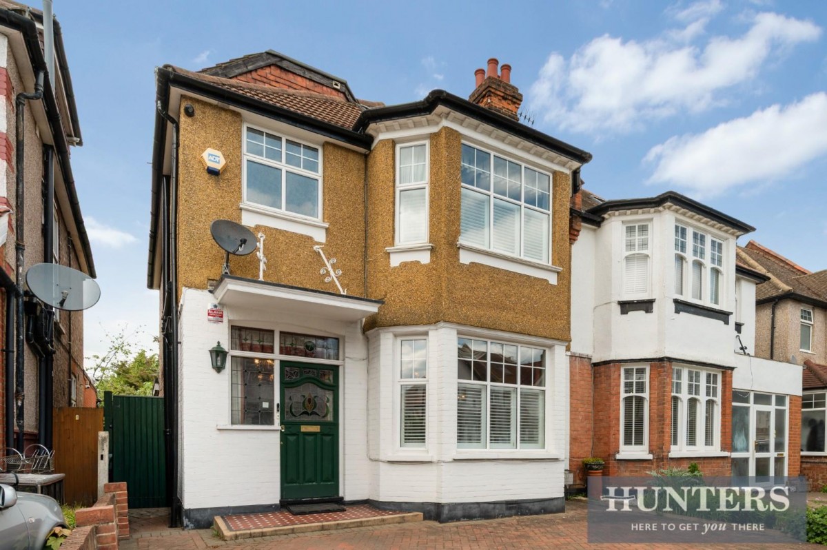 Thornbury Avenue, Isleworth