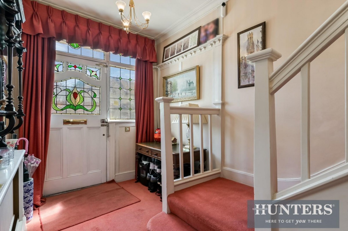 Thornbury Avenue, Isleworth