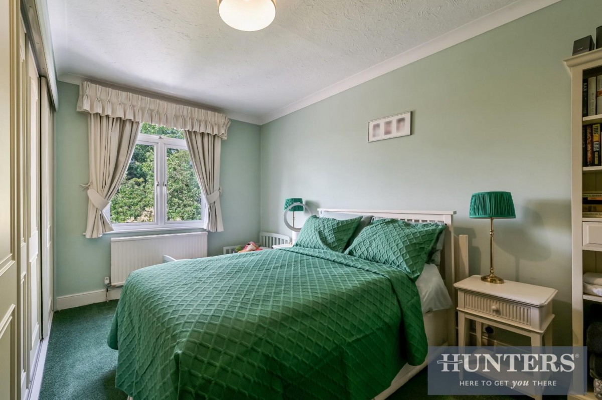 Thornbury Avenue, Isleworth