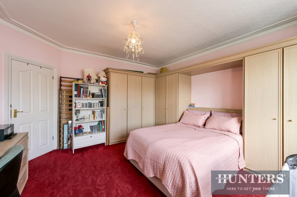 Thornbury Avenue, Isleworth