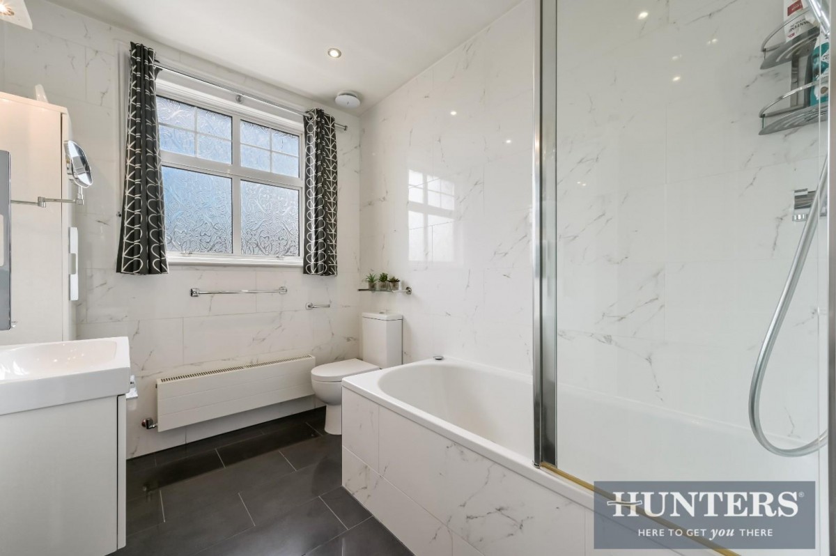 Thornbury Avenue, Isleworth