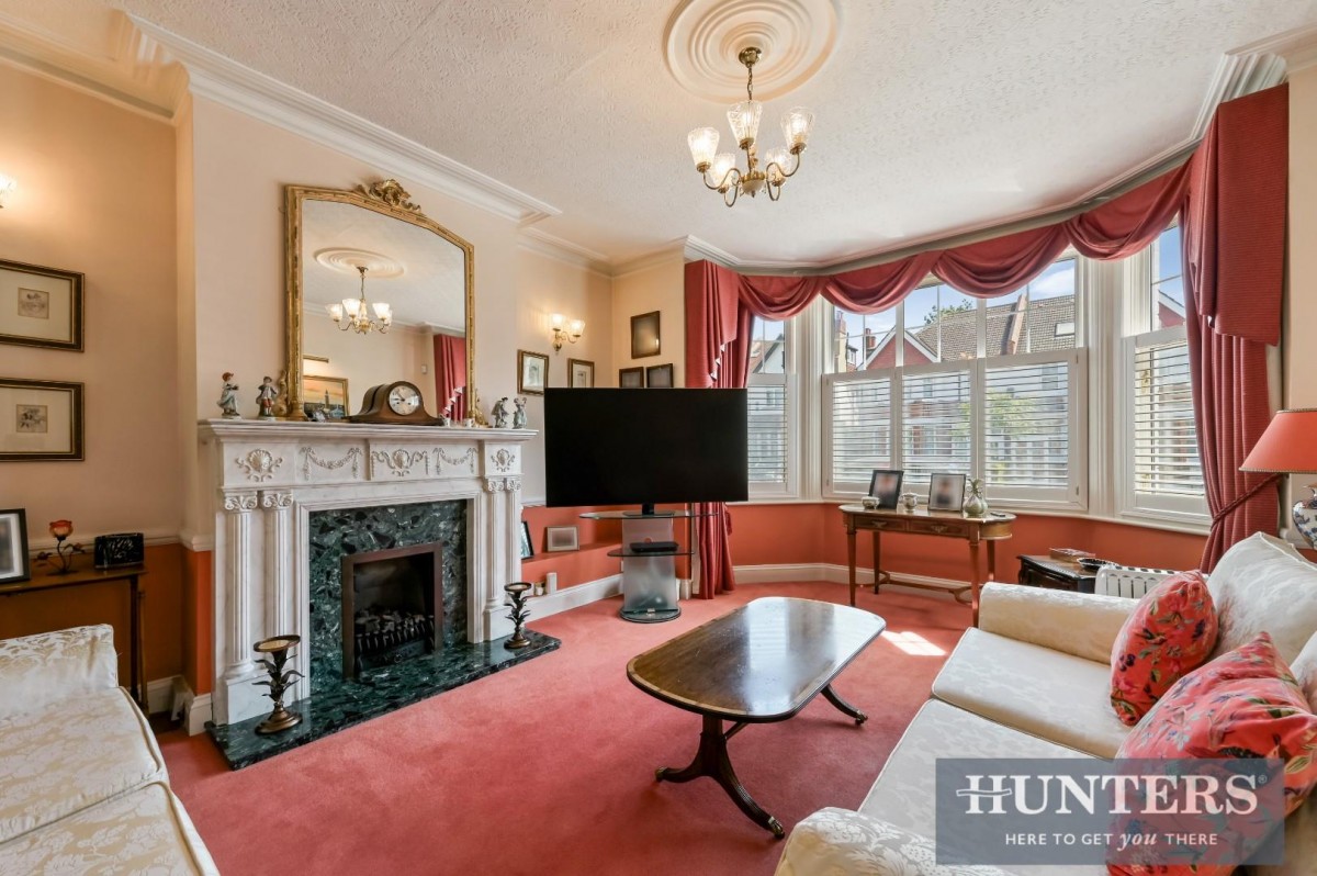 Thornbury Avenue, Isleworth