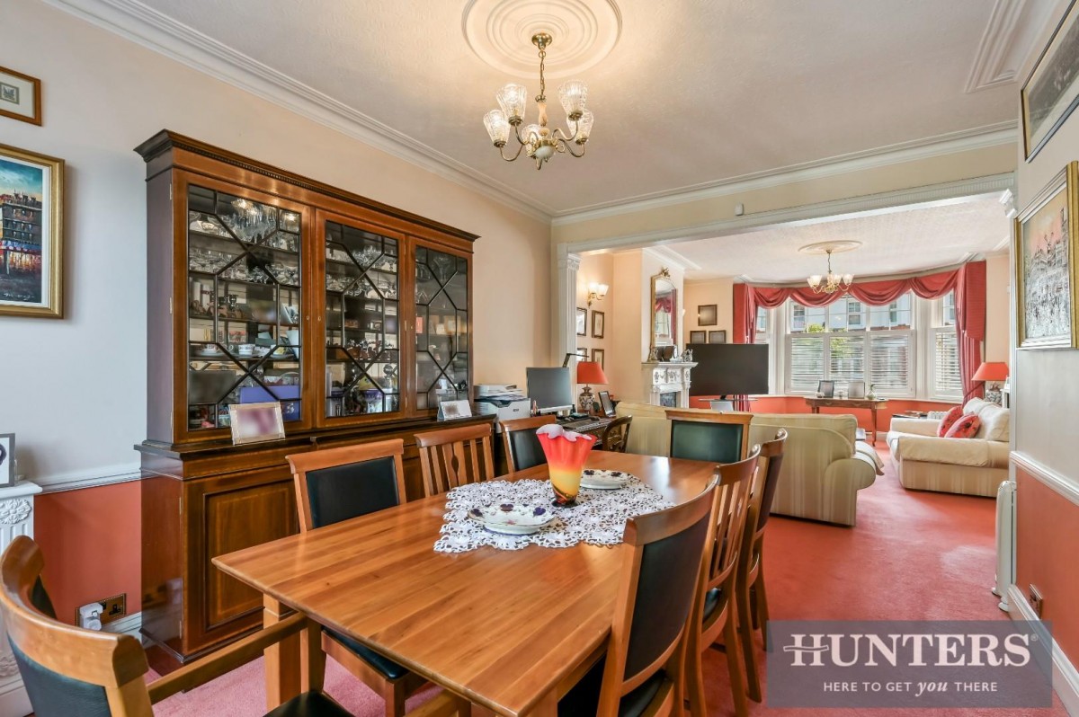 Thornbury Avenue, Isleworth