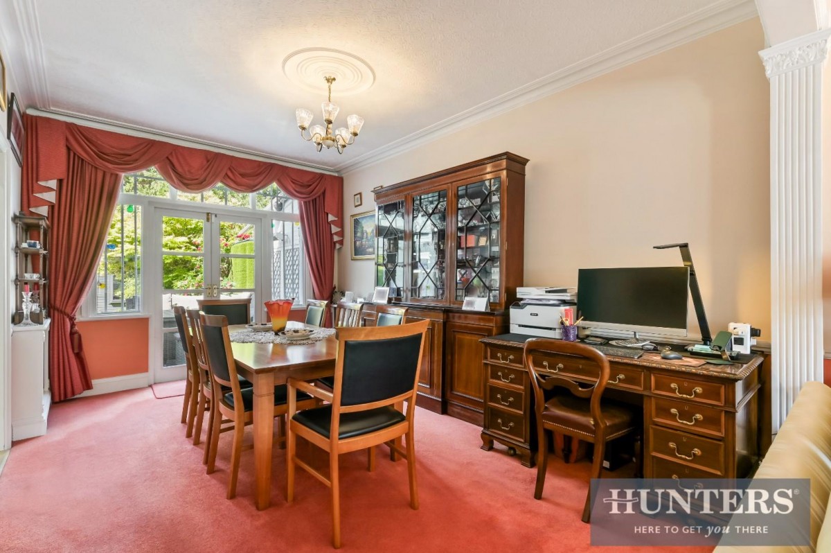 Thornbury Avenue, Isleworth