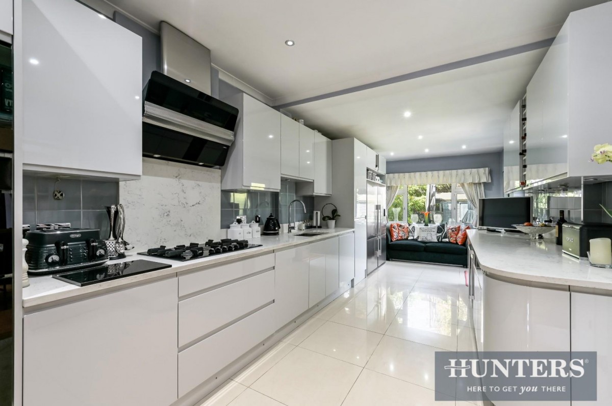 Thornbury Avenue, Isleworth
