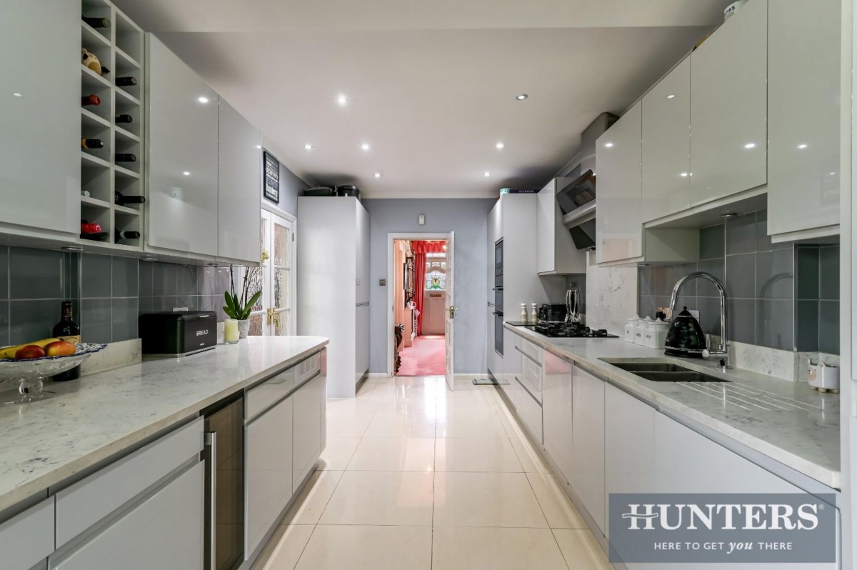 Thornbury Avenue, Isleworth