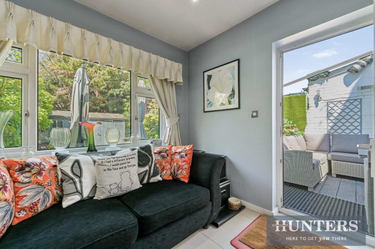 Thornbury Avenue, Isleworth