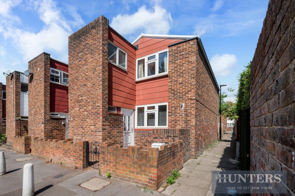 Walnut Tree Road, Brentford