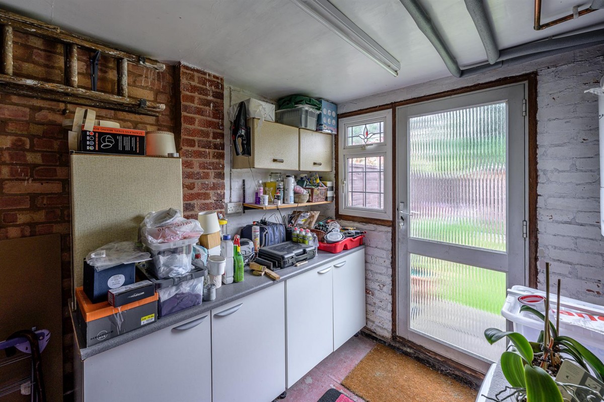 Swallowfall Avenue, Stourbridge, DY8 3LB