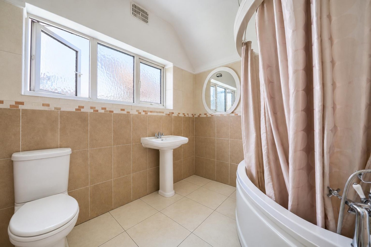 4 bedroom House for sale in Forty Avenue, Wembley