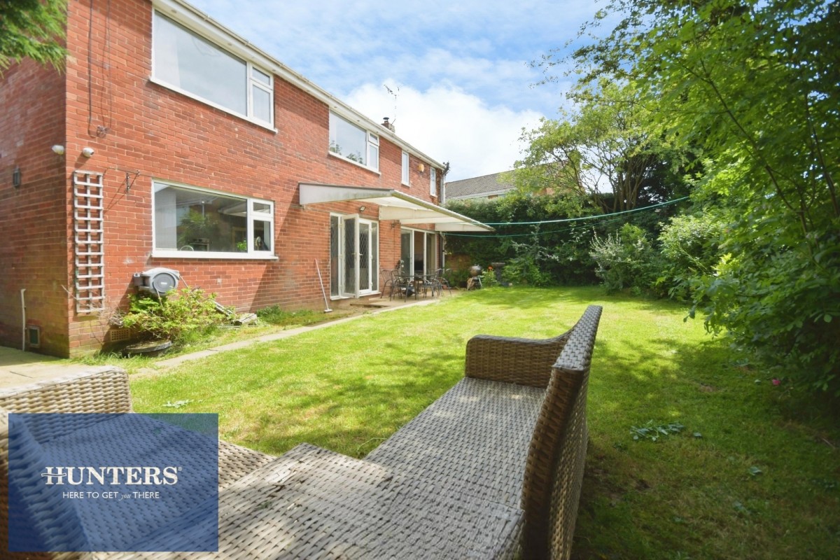 Harehill Crescent, Wingerworth, Chesterfield, S42 6SS