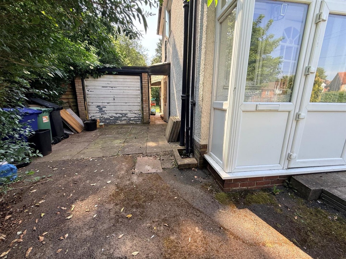 Ham Lane, Stourbridge, DY9 0UE