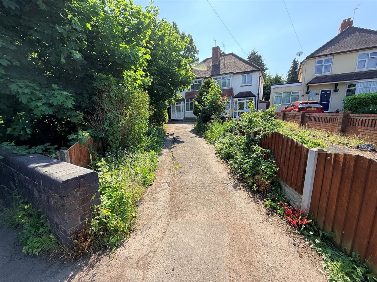 Ham Lane, Stourbridge, DY9 0UE