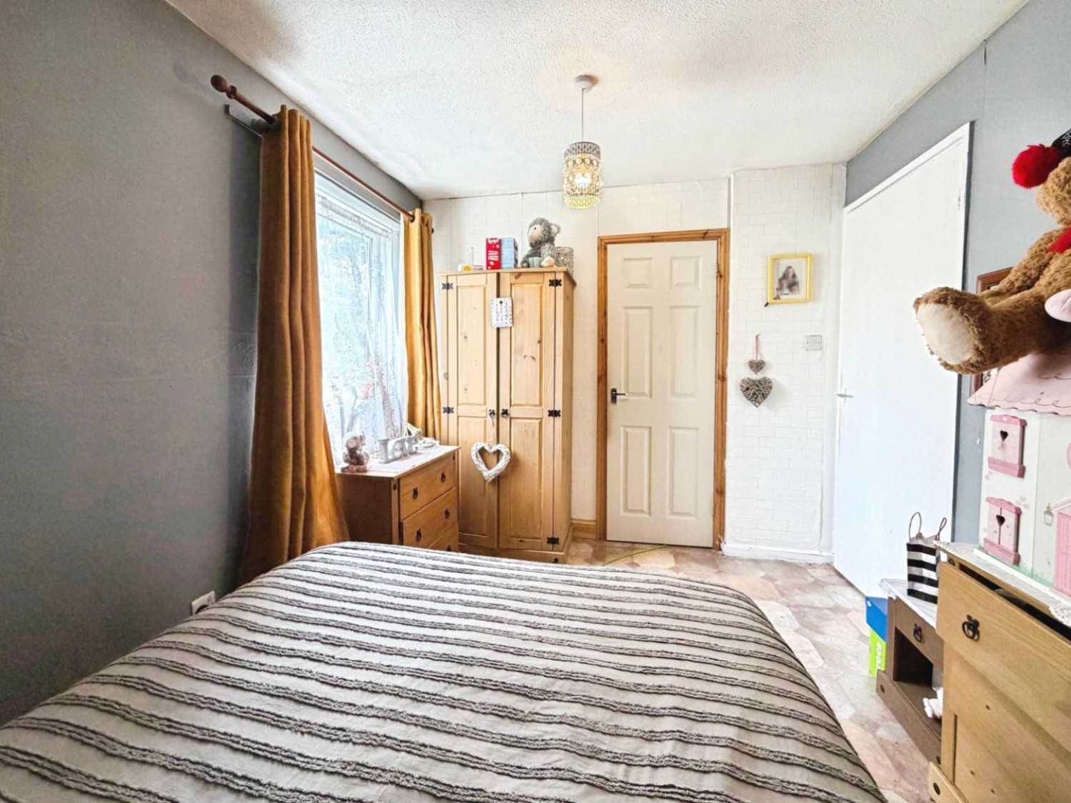 2 bedroom House for sale in Camberley Road, Knowle, Bristol