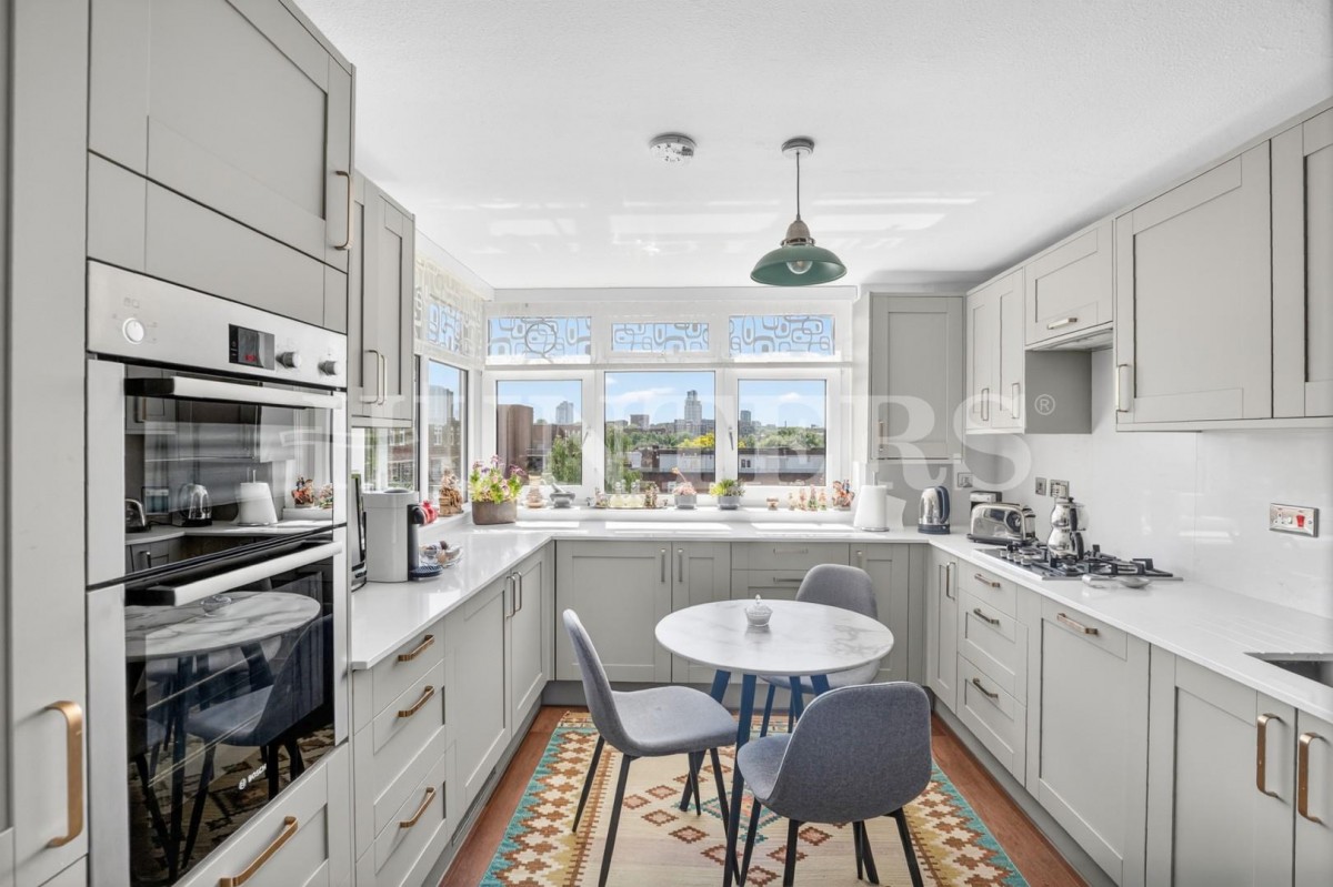 Edgecot Grove, London, N15