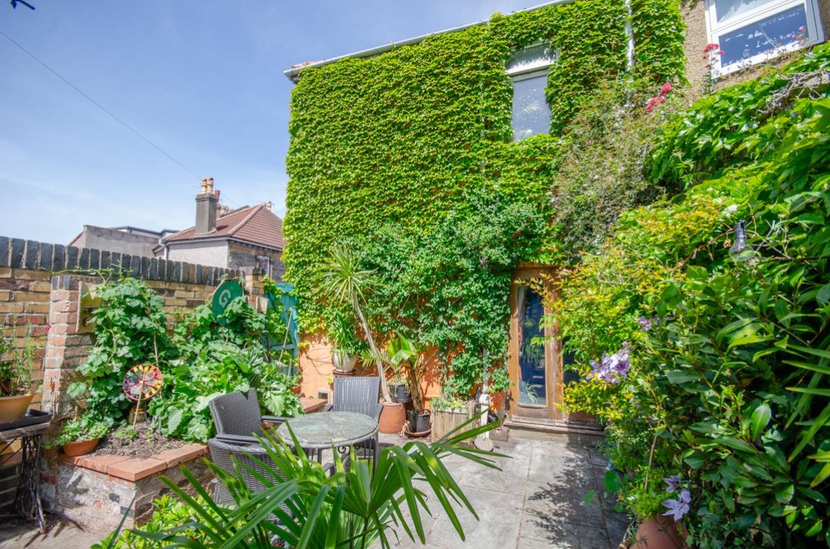 Robertson Road, Greenbank, Bristol BS5 6JT