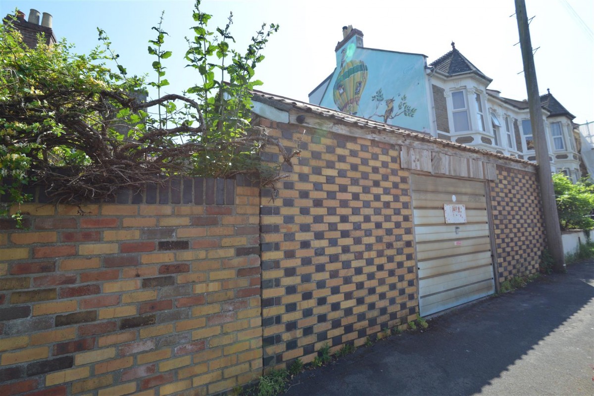 Robertson Road, Greenbank, Bristol BS5 6JT
