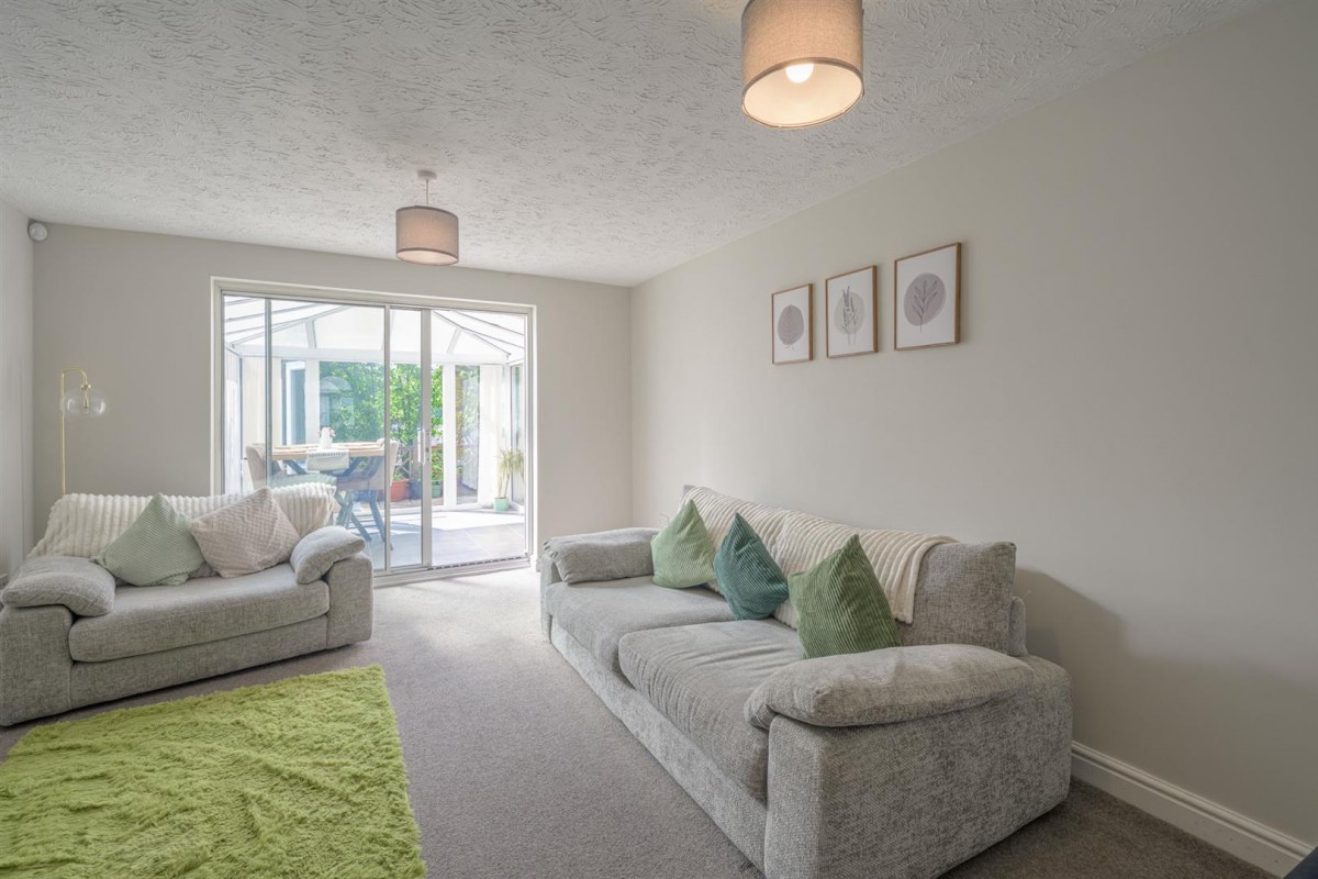 Cameo Drive, Amblecote, Stourbridge, DY8 4AU