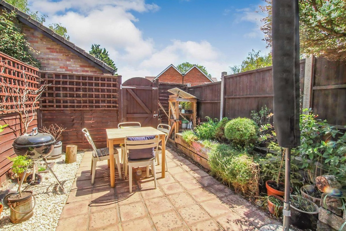 Field End Close, Wigginton, Tring