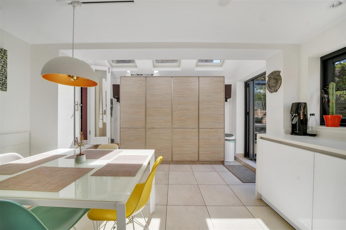 Nevill Road, London, N16