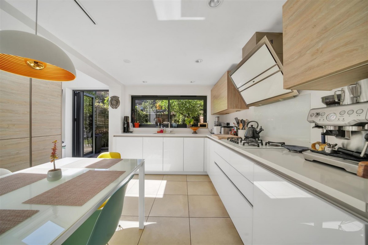 Nevill Road, London, N16