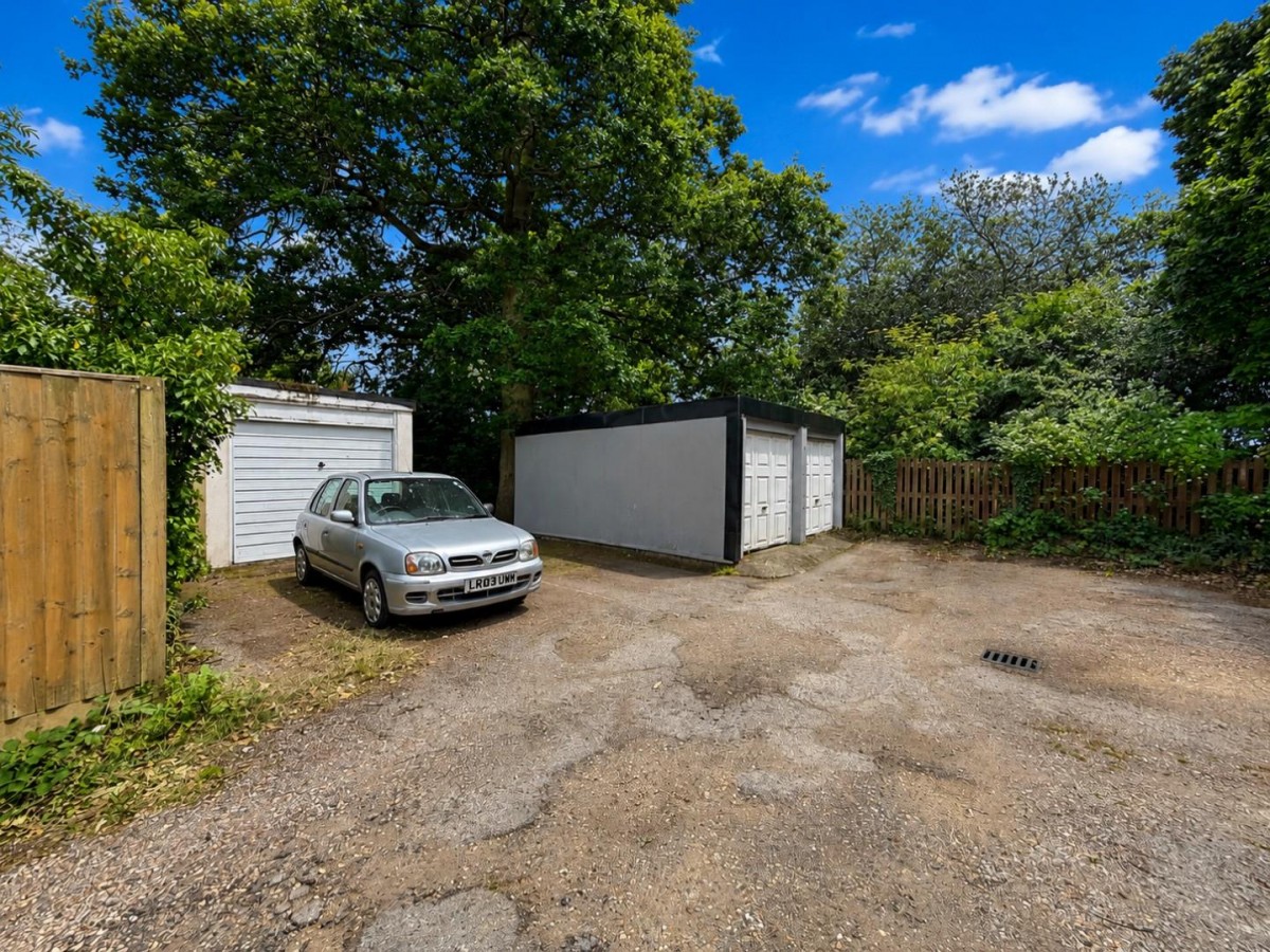 Springwood Drive, Ashford