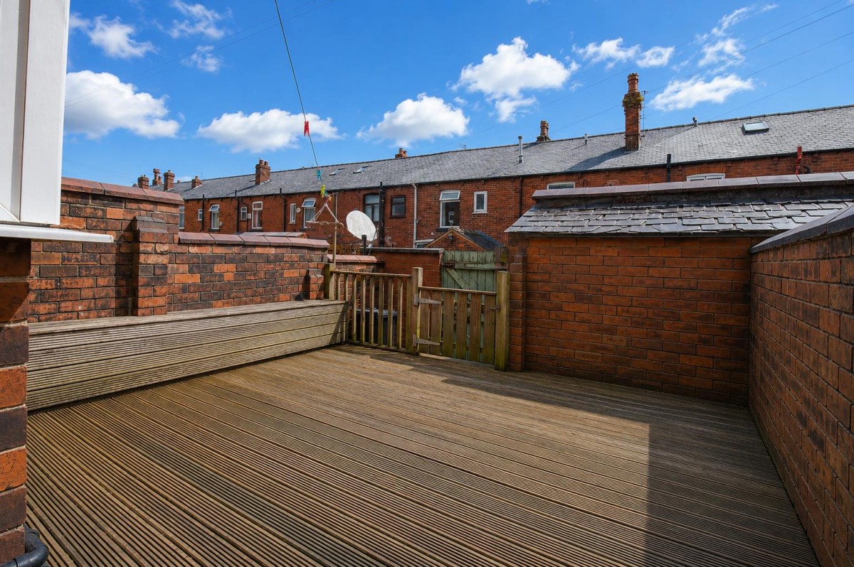 Poplar Avenue, Bolton