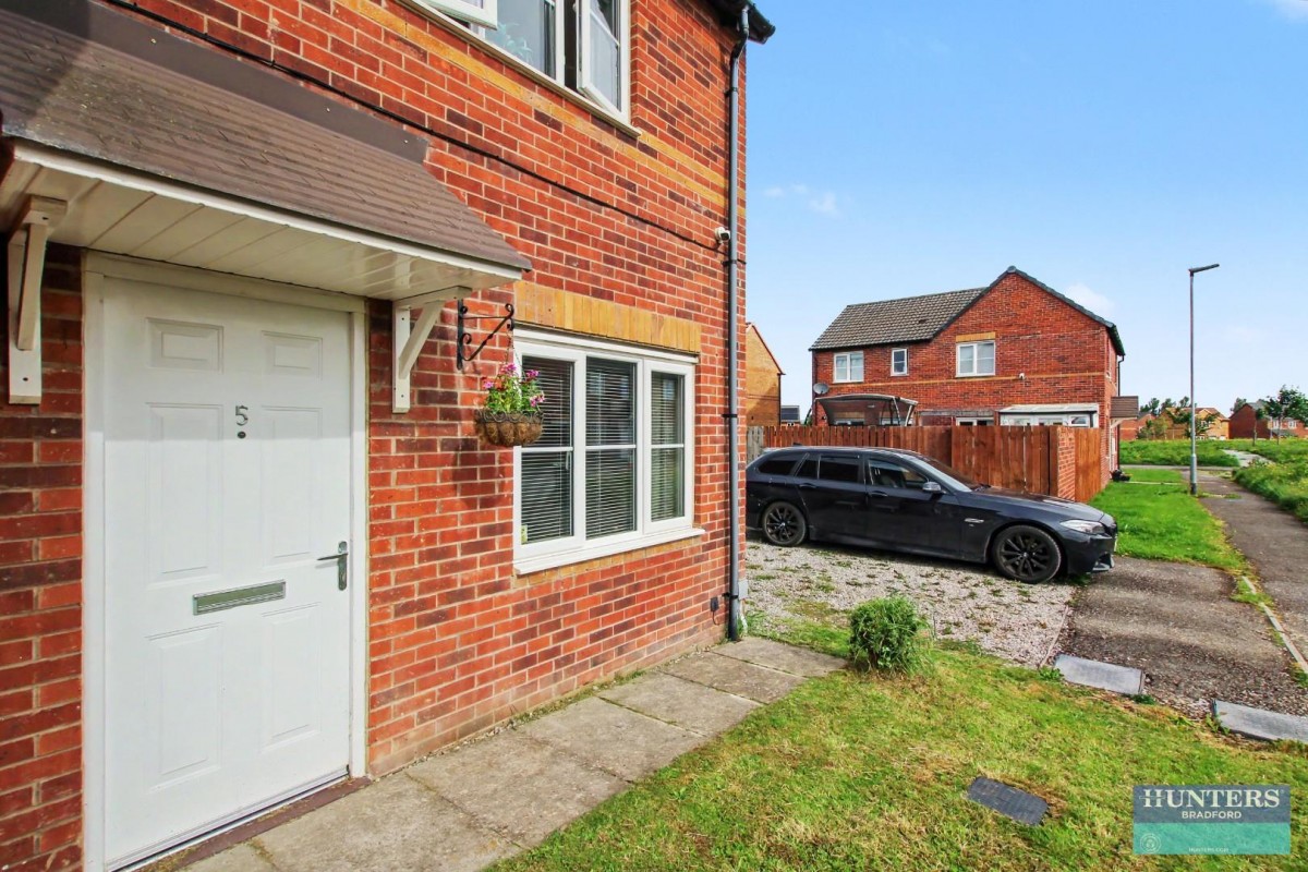 Saxton Place Bradford, BD4 0FB
