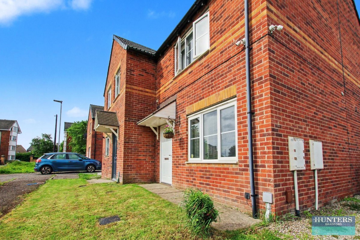 Saxton Place Bradford, BD4 0FB
