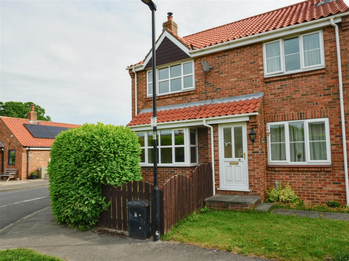 Moorfields, West Moor Lane, Raskelf, York, YO61 3UZ