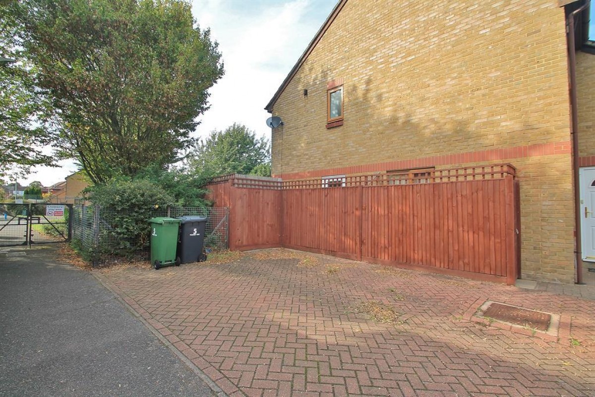 Pilgrims View, Greenhithe, Kent, DA9 9QB