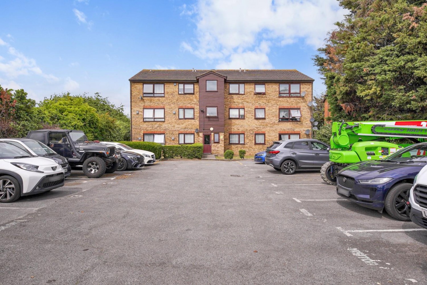 Essex Road, Chadwell Heath, RM6