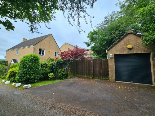 Manor Avenue, Cam, Dursley