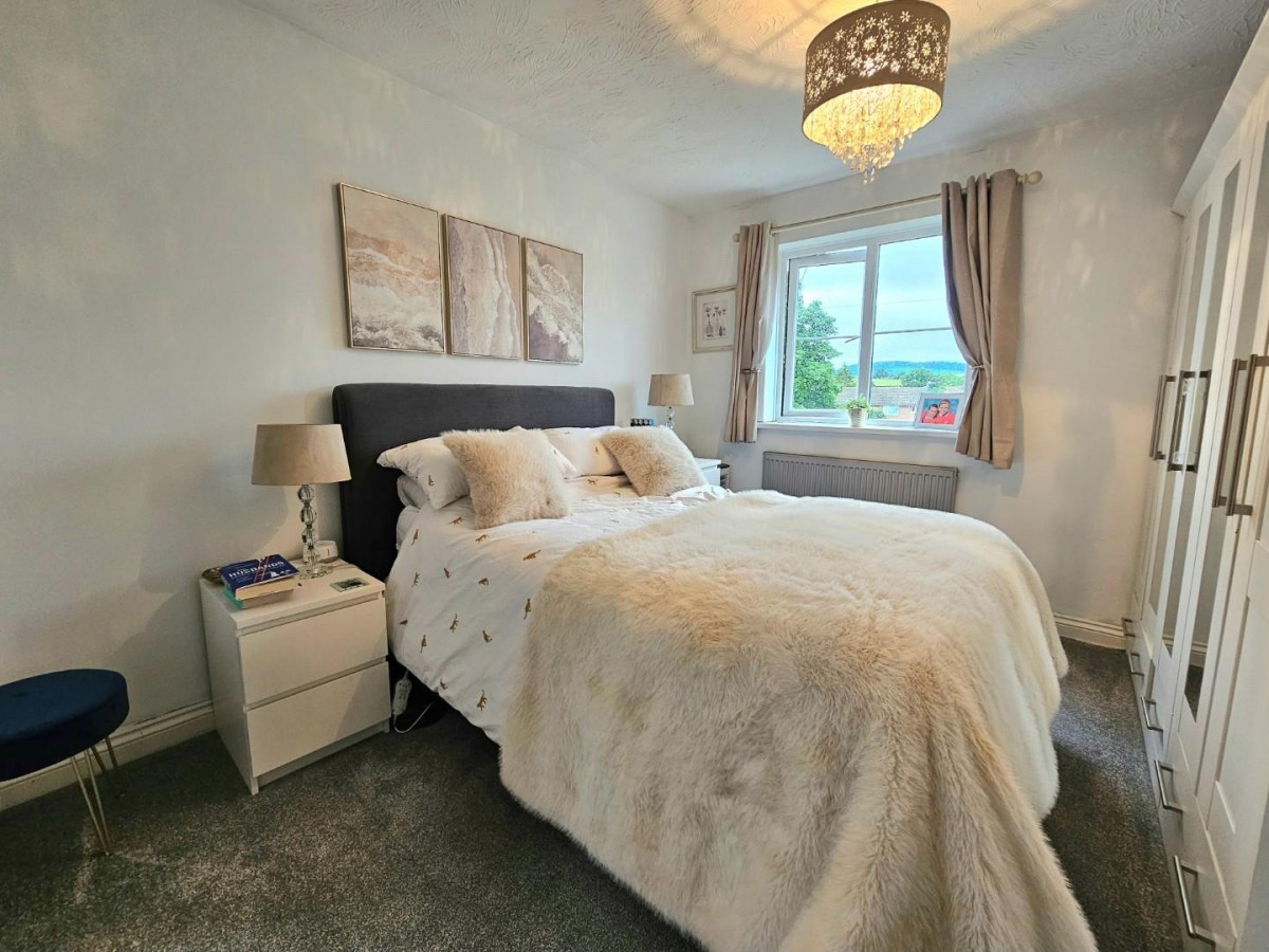 Manor Avenue, Cam, Dursley