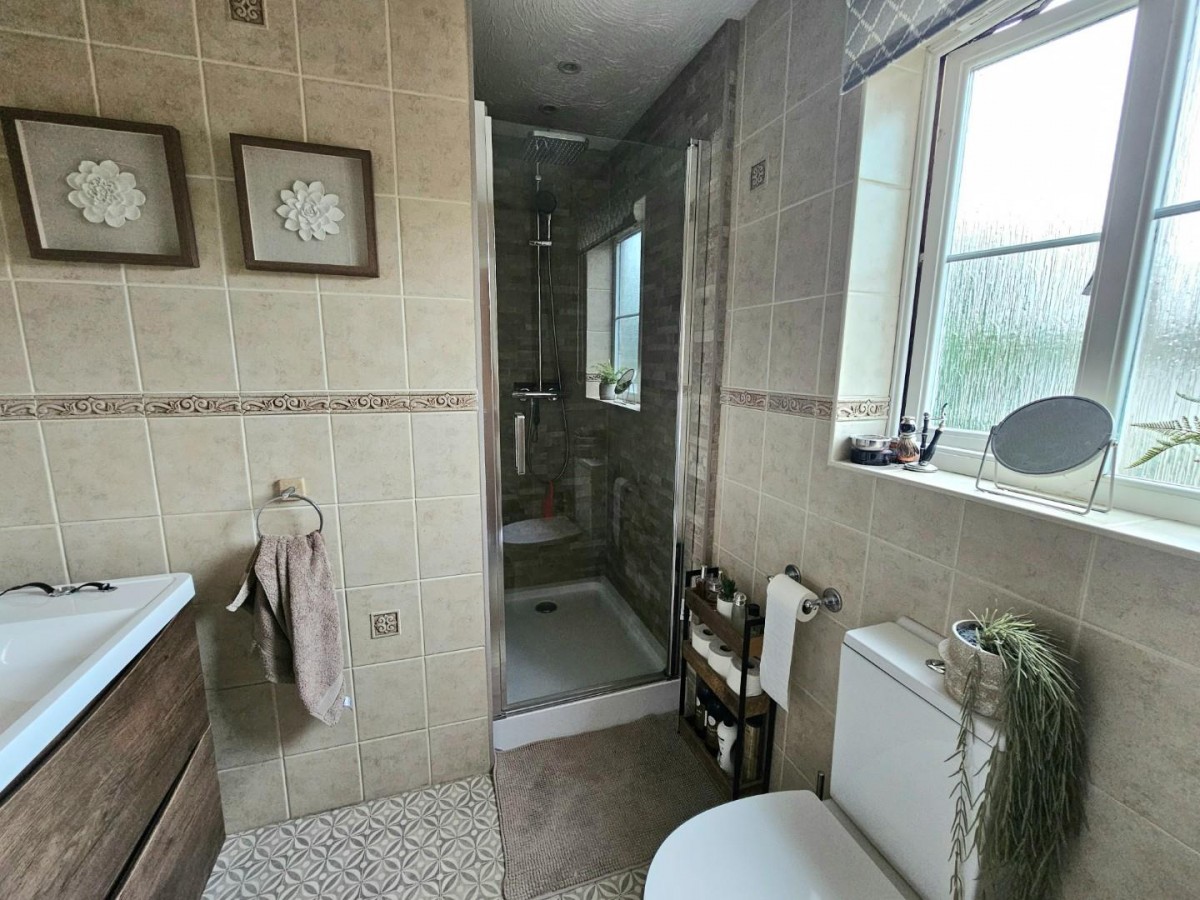 Manor Avenue, Cam, Dursley