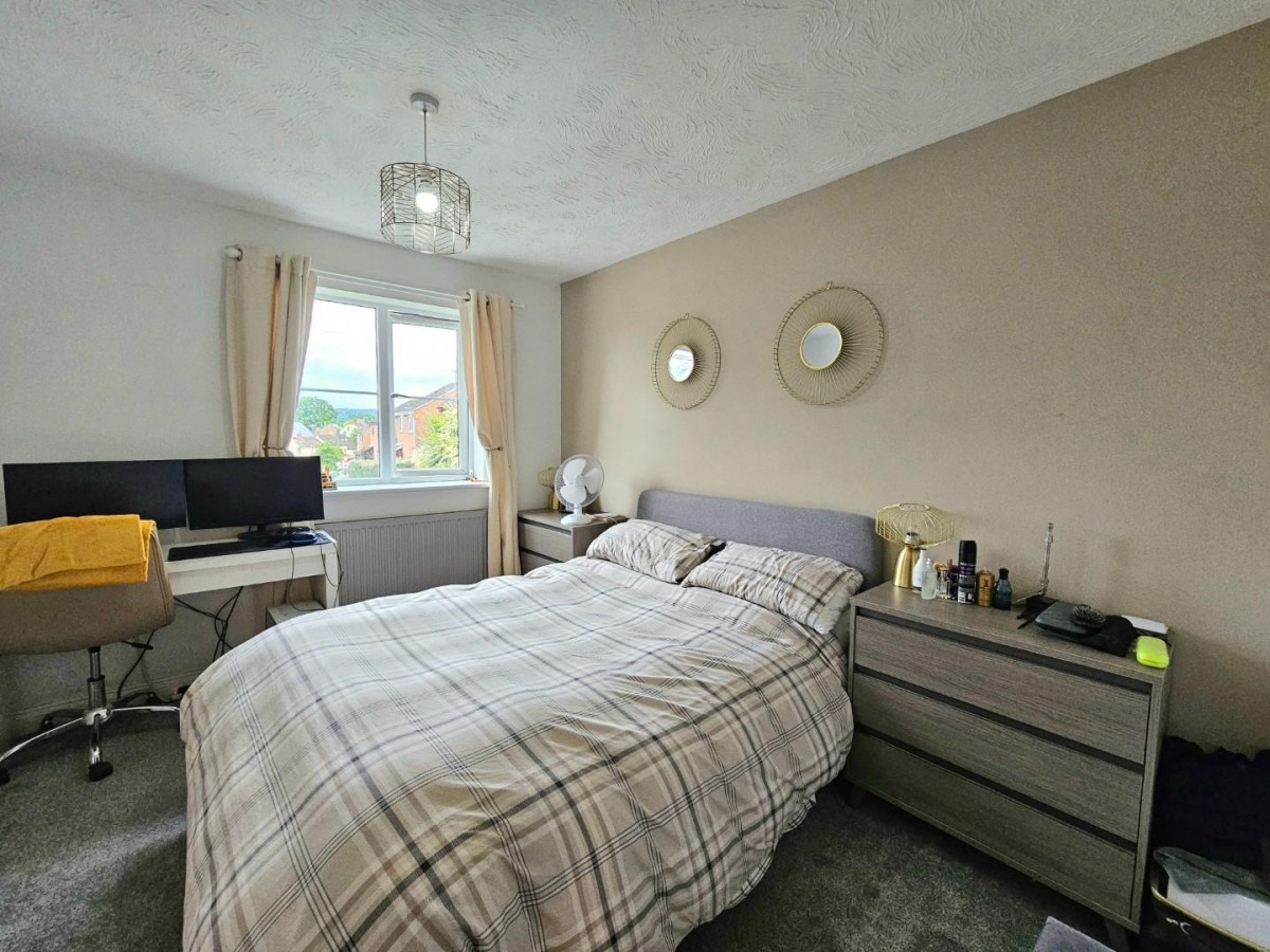 Manor Avenue, Cam, Dursley