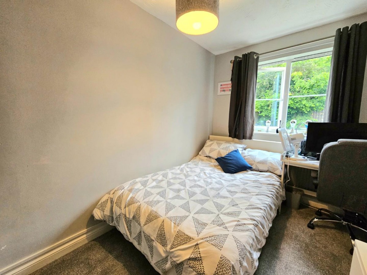 Manor Avenue, Cam, Dursley