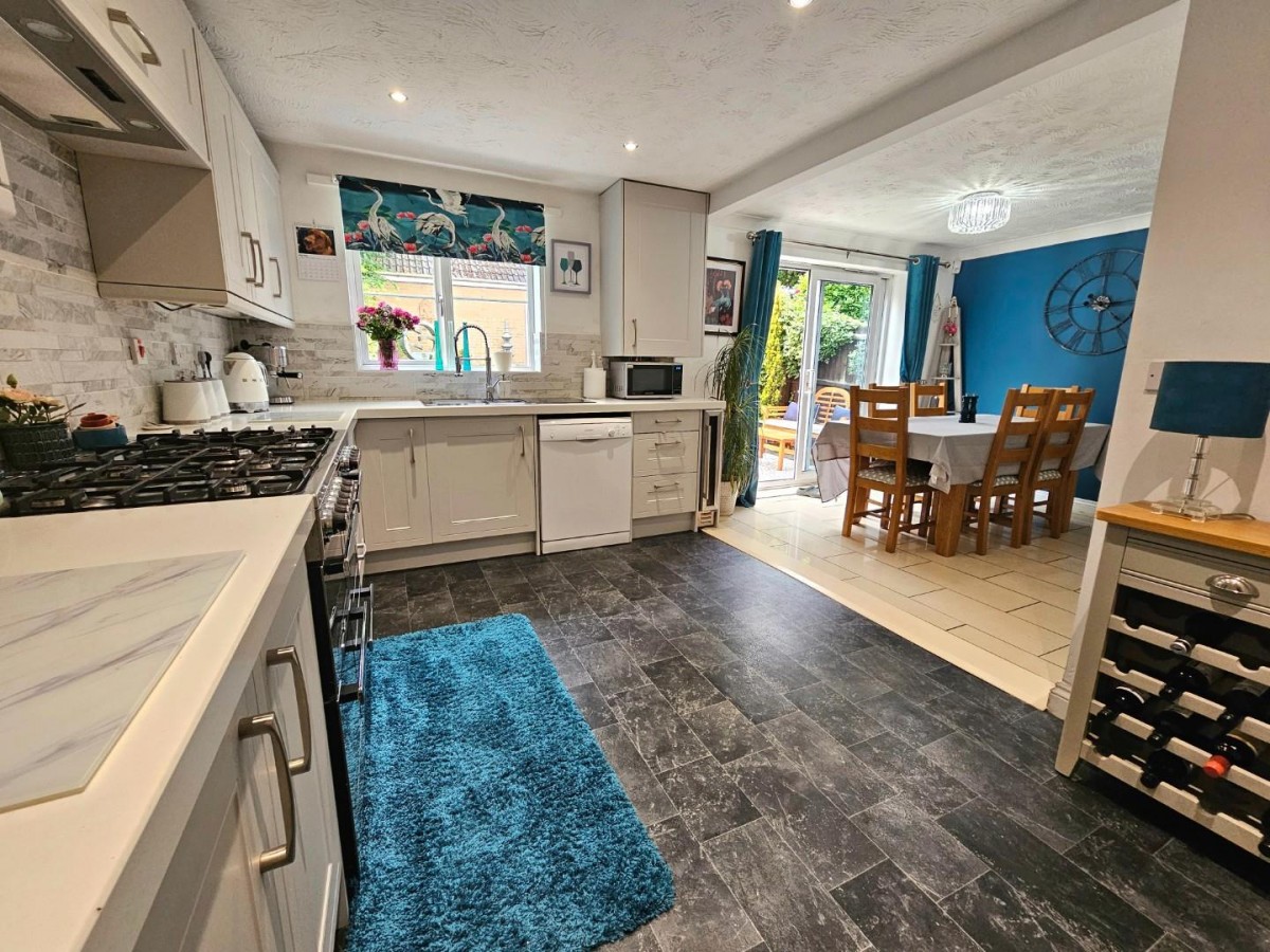 Manor Avenue, Cam, Dursley