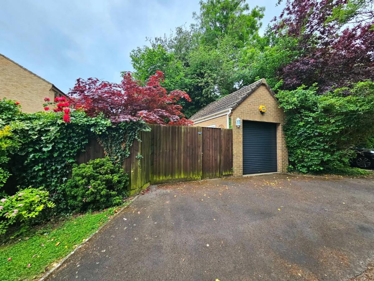 Manor Avenue, Cam, Dursley