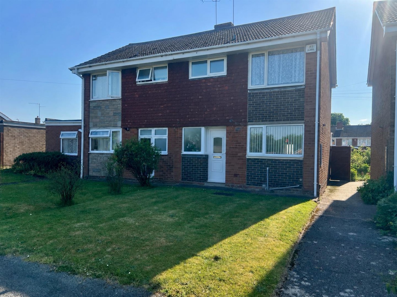 Oakleigh Walk, Kingswinford, DY6 7HB