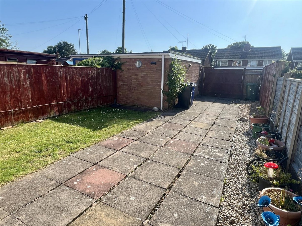 Oakleigh Walk, Kingswinford, DY6 7HB