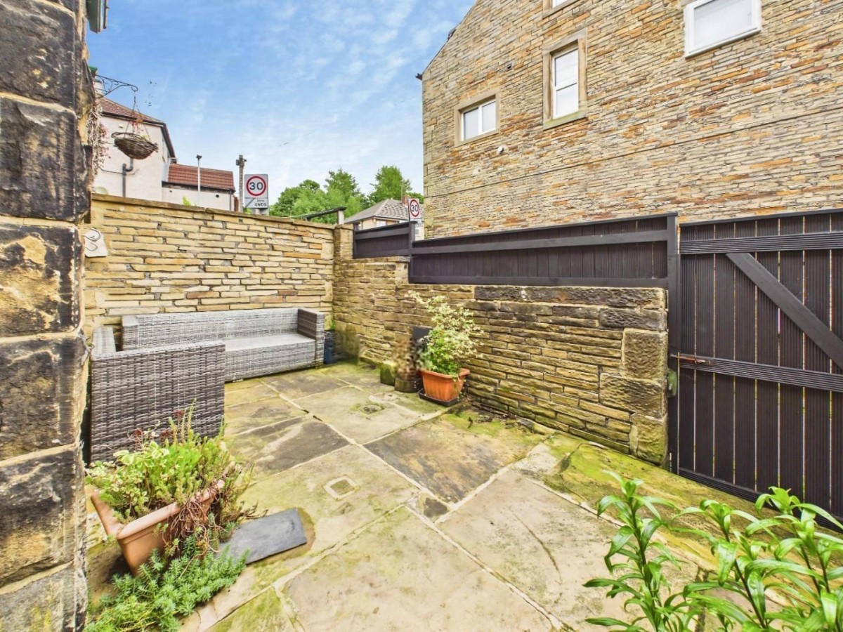 Priestthorpe Road, Bingley, BD16 4LL