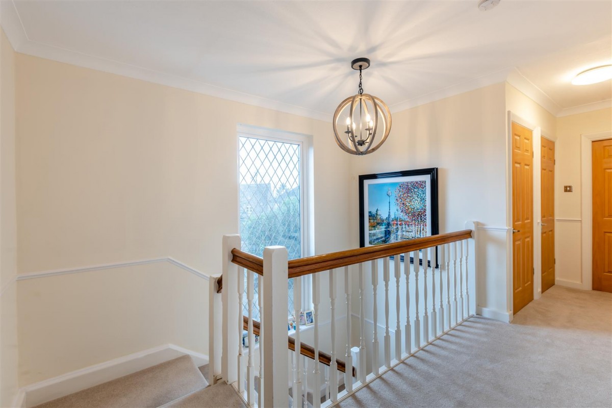 Oakwood Close, Chislehurst