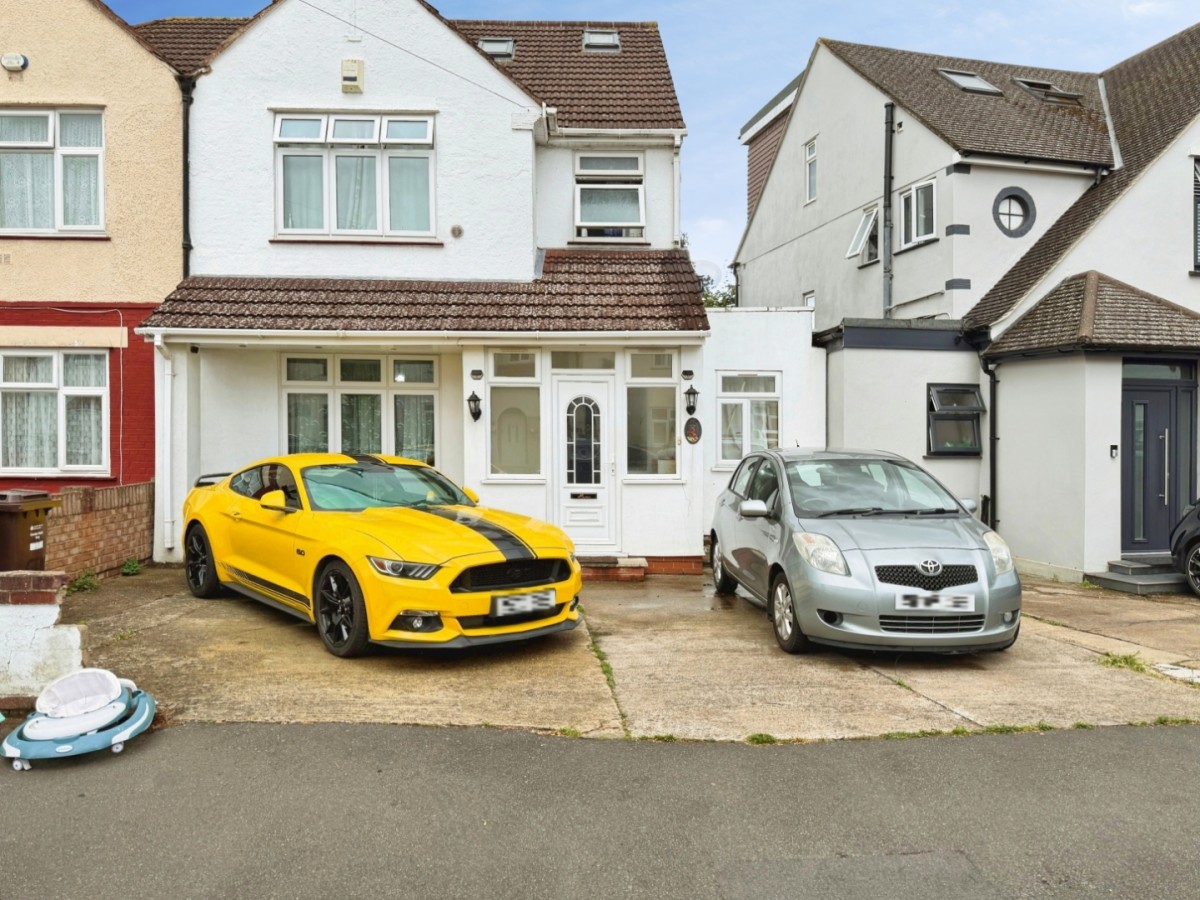 Chatsworth Crescent Road, TW3 2PE