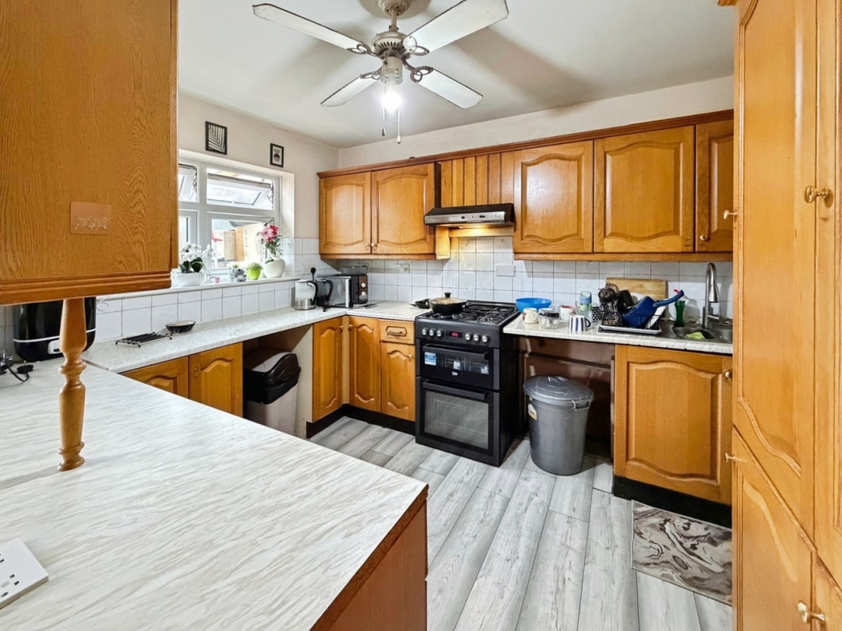 Chatsworth Crescent Road, TW3 2PE